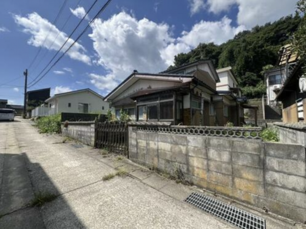 小矢部市後谷、中古一戸建ての外観画像です