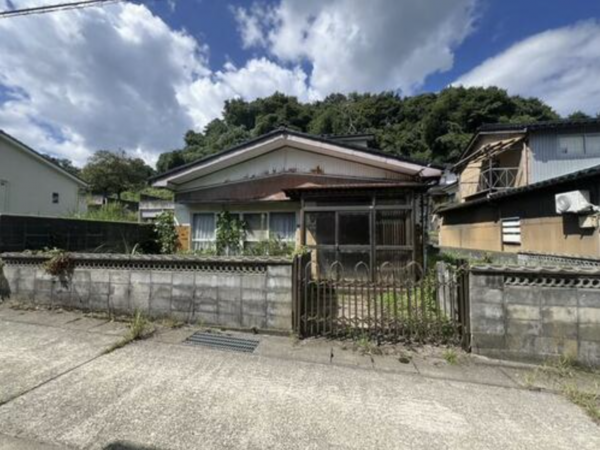 小矢部市後谷、中古一戸建ての外観画像です