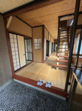 小矢部市城山町、中古一戸建ての玄関画像です