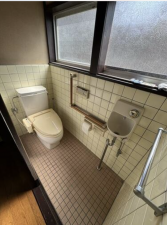 小矢部市城山町、中古一戸建てのトイレ画像です