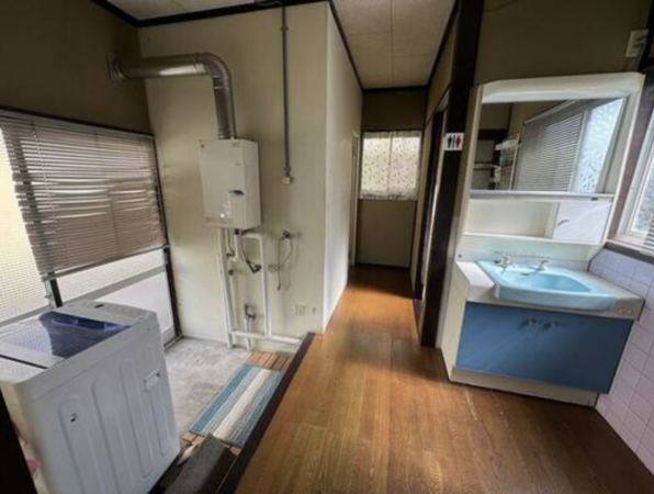 小矢部市城山町、中古一戸建ての洗面画像です