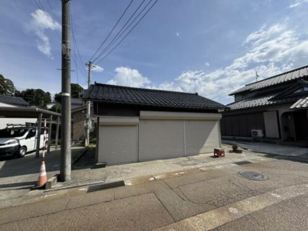 小矢部市城山町、中古一戸建ての外観画像です
