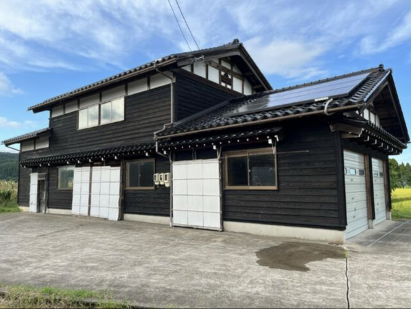 小矢部市岡、中古一戸建ての外観画像です