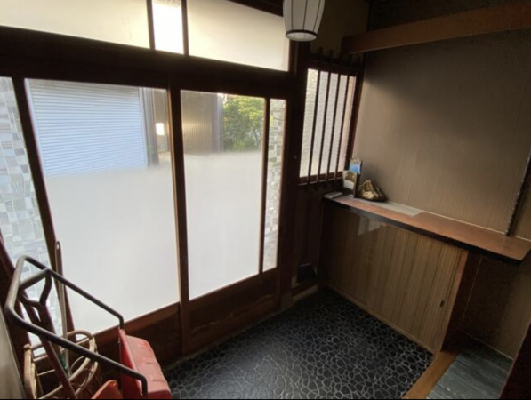 南砺市、中古一戸建ての玄関画像です