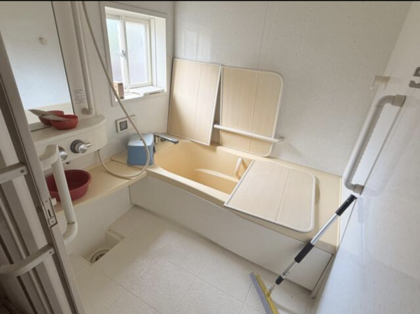 砺波市福岡、中古一戸建ての風呂画像です