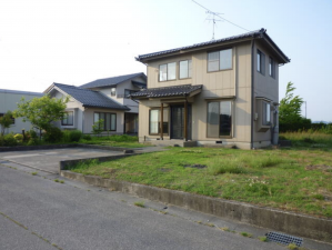 小矢部市石坂、中古一戸建ての外観画像です