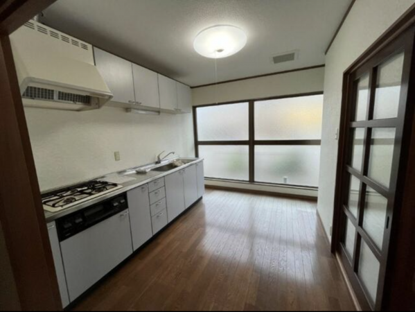 小矢部市西福町、中古一戸建てのキッチン画像です