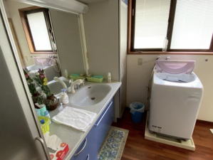砺波市庄川町、中古一戸建ての洗面画像です