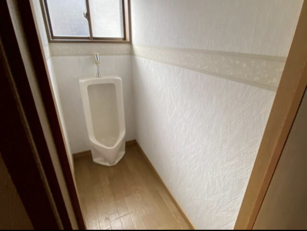 砺波市庄川町、中古一戸建てのトイレ画像です