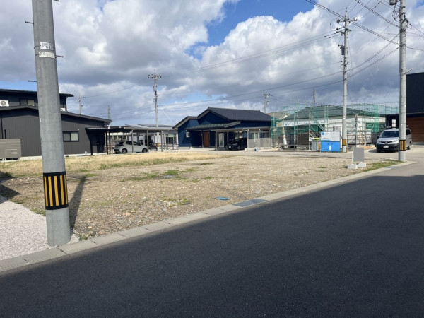 砺波市春日町、土地の外観画像です