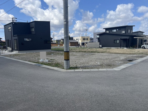 砺波市春日町、土地の外観画像です