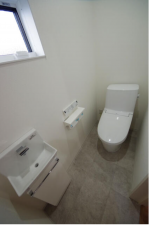 小矢部市埴生、新築一戸建てのトイレ画像です