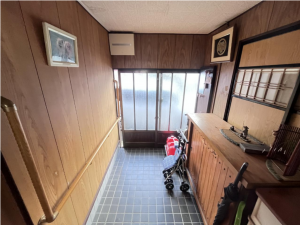 南砺市福野、中古一戸建ての玄関画像です