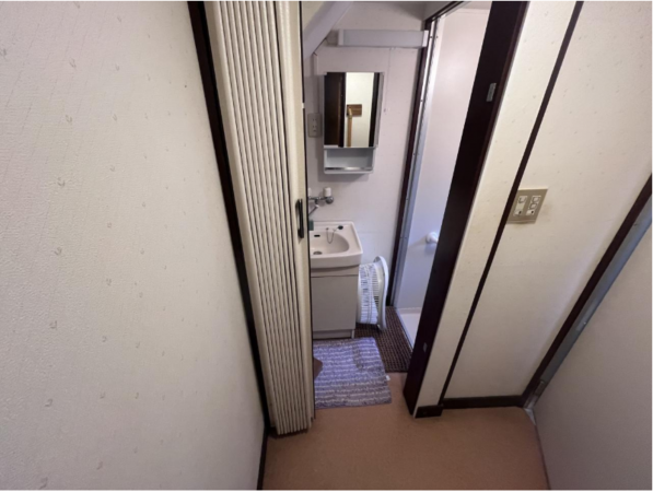 南砺市福野、中古一戸建ての洗面画像です