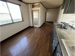 小矢部市石動町、中古一戸建てのキッチン画像です