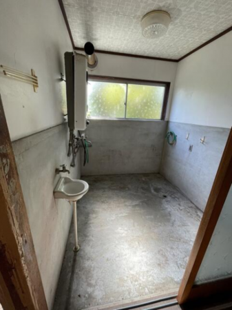 砺波市広上町、中古一戸建ての洗面画像です