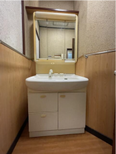 砺波市表町、中古一戸建ての洗面画像です