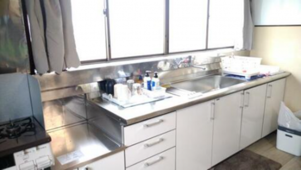 砺波市東保、中古一戸建てのキッチン画像です