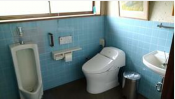 砺波市東保、中古一戸建てのトイレ画像です