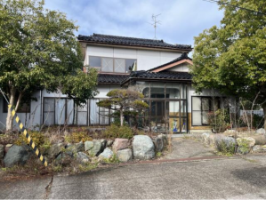 小矢部市岡、中古一戸建ての外観画像です