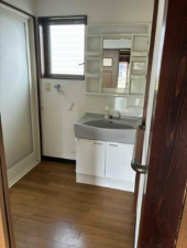 小矢部市鷲島、中古一戸建ての洗面画像です