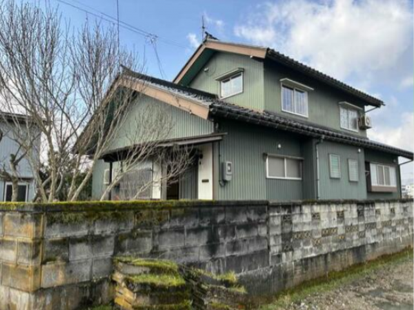 小矢部市鷲島、中古一戸建ての外観画像です