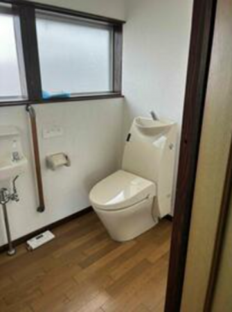 小矢部市鷲島、中古一戸建てのトイレ画像です