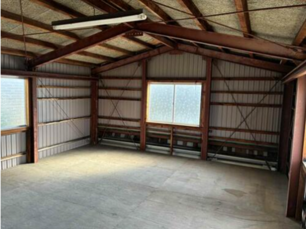 小矢部市鷲島、中古一戸建ての駐車場画像です