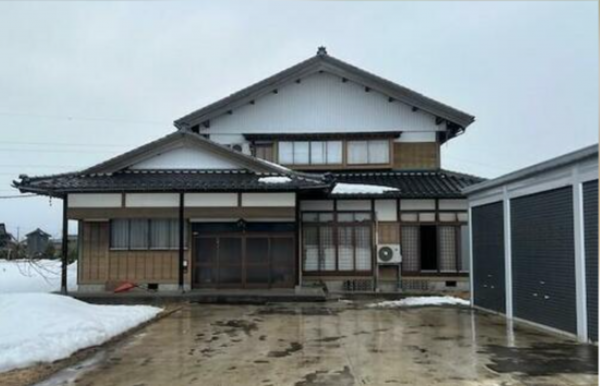 南砺市竹林、中古一戸建ての外観画像です