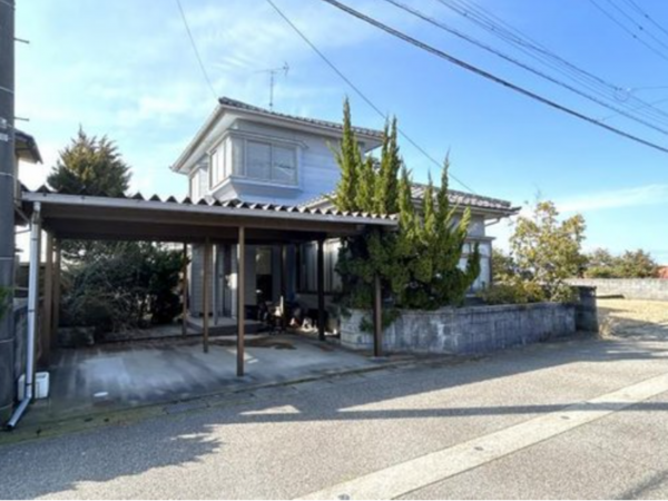 砺波市東石丸、中古一戸建ての外観画像です