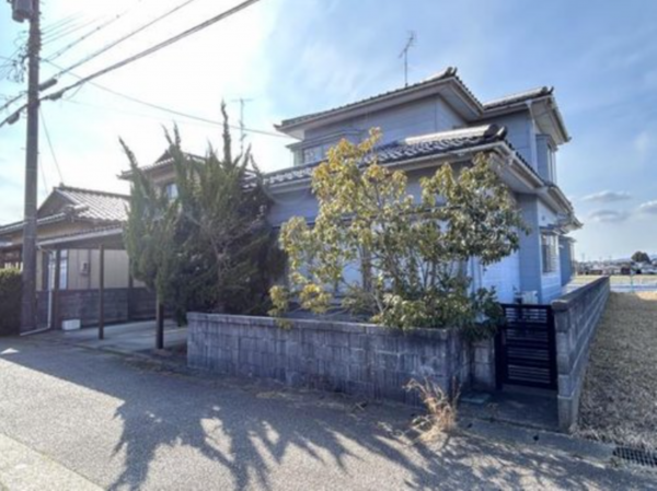 砺波市東石丸、中古一戸建ての外観画像です