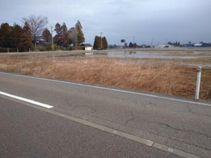 砺波市林、土地の前面道路を含む現地写真画像です