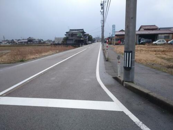砺波市林、土地の前面道路を含む現地写真画像です