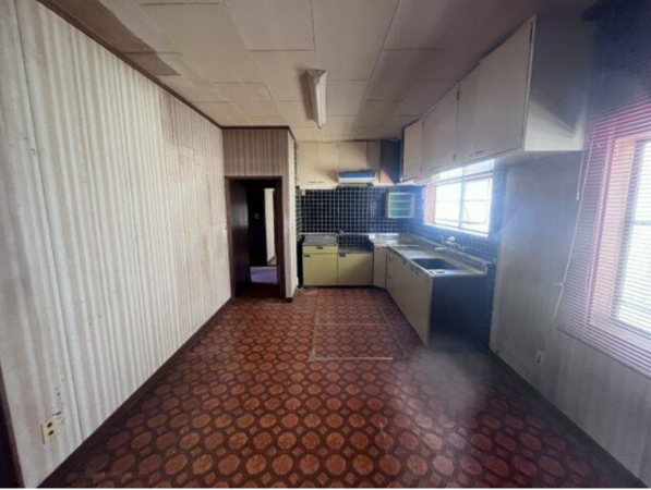 南砺市本江、中古一戸建ての内装画像です