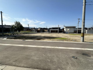 南砺市二日町、土地の前面道路を含む現地写真画像です