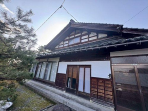 砺波市安川、中古一戸建ての外観画像です