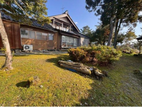 砺波市安川、中古一戸建ての外観画像です