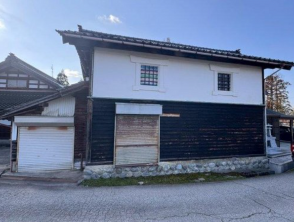 砺波市安川、中古一戸建ての外観画像です
