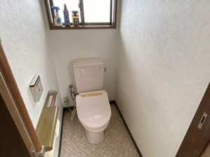 砺波市庄川町、中古一戸建てのトイレ画像です