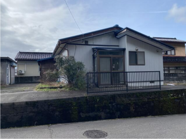砺波市庄川町、中古一戸建ての外観画像です
