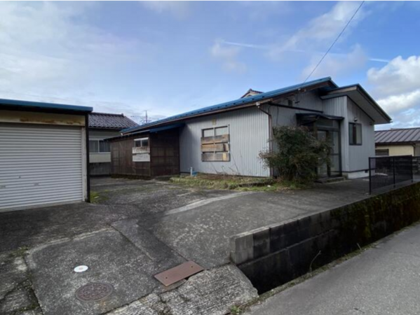 砺波市庄川町、中古一戸建ての外観画像です