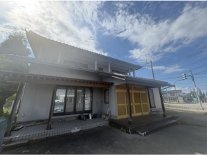 砺波市高道、中古一戸建ての外観画像です