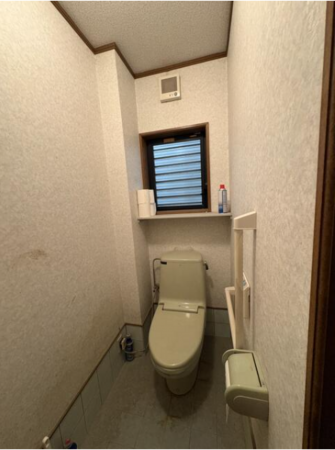 砺波市高道、中古一戸建てのトイレ画像です