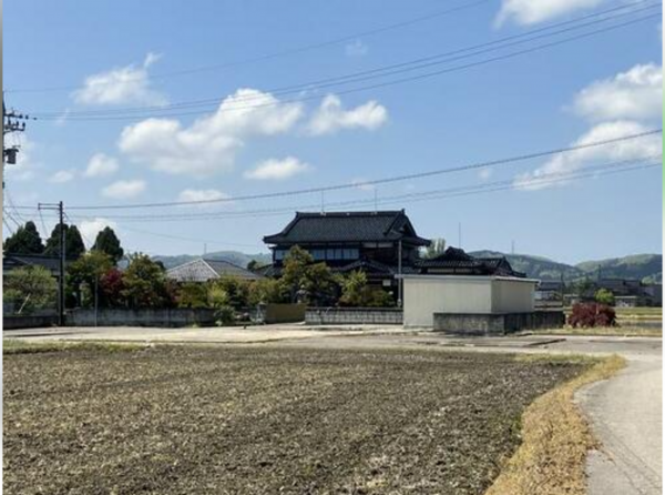 小矢部市水牧、中古一戸建ての外観画像です