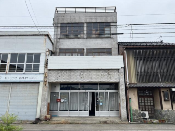 南砺市福野、収益物件/店舗付住宅の外観画像です