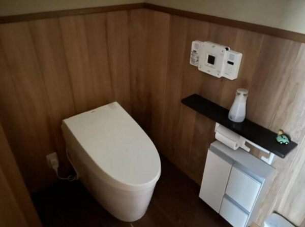 南砺市福野、収益物件/店舗付住宅のトイレ画像です