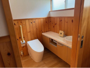 砺波市林、中古一戸建てのトイレ画像です