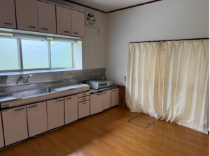 砺波市林、中古一戸建てのキッチン画像です