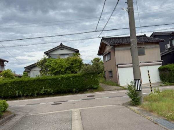 砺波市林、中古一戸建ての外観画像です