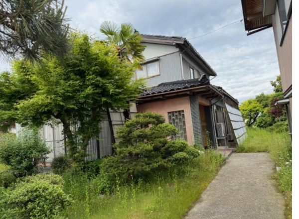 砺波市林、中古一戸建ての外観画像です